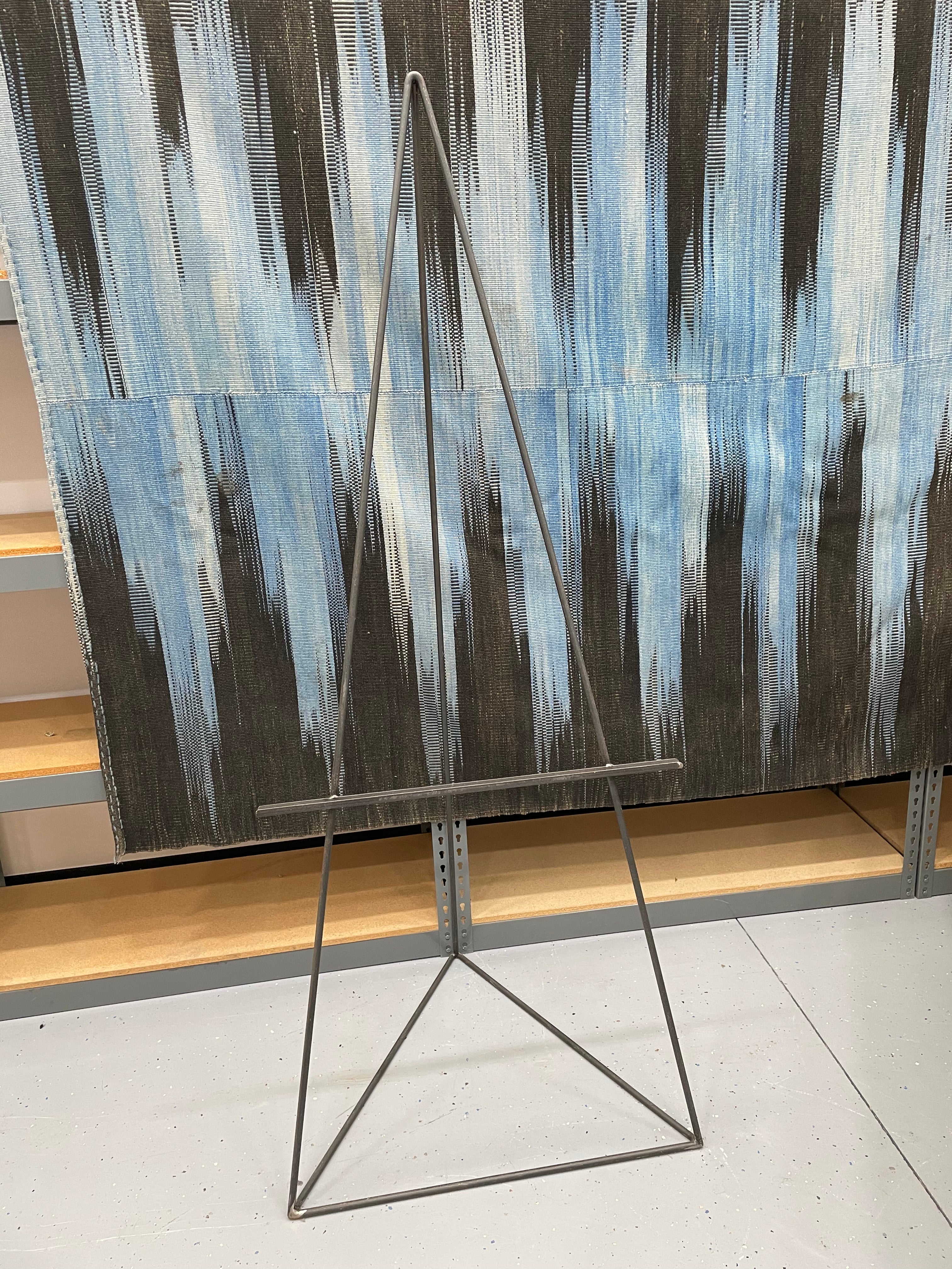 A26 - Steel Easel