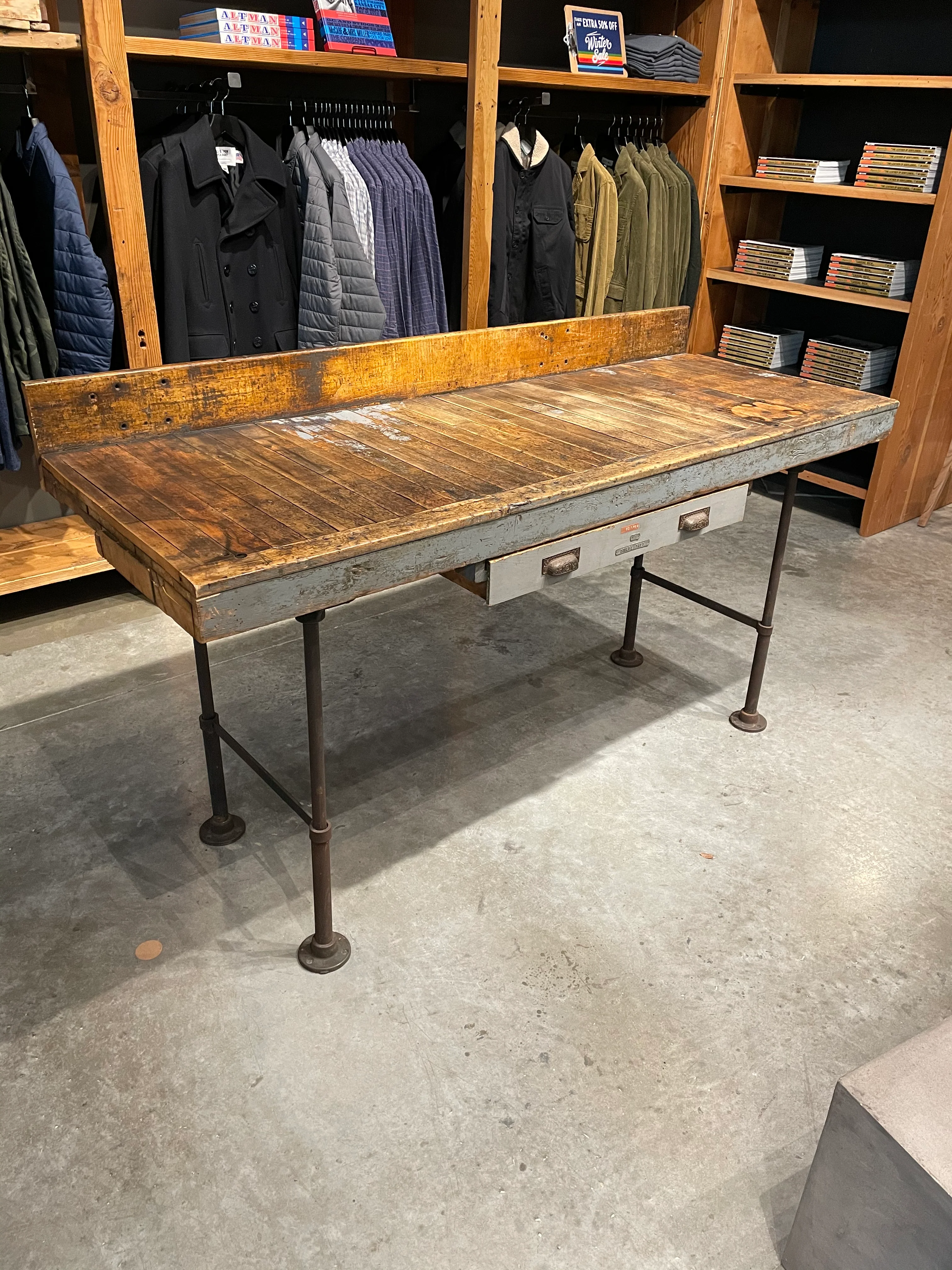 DNS 22  - Work Bench w/ Drawer