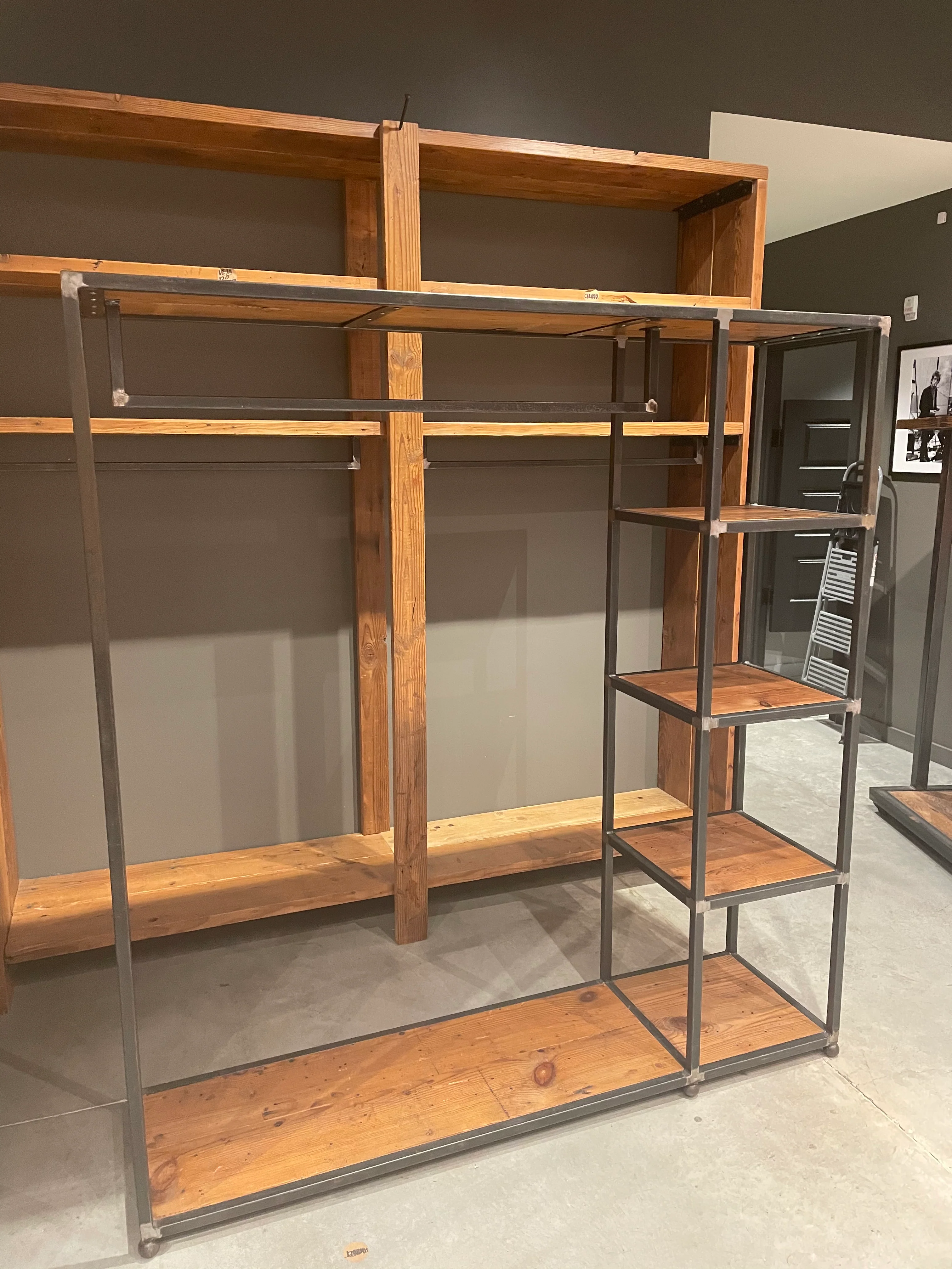 DNS 43 - Hanging Wardrobe w/ 4 Shelves