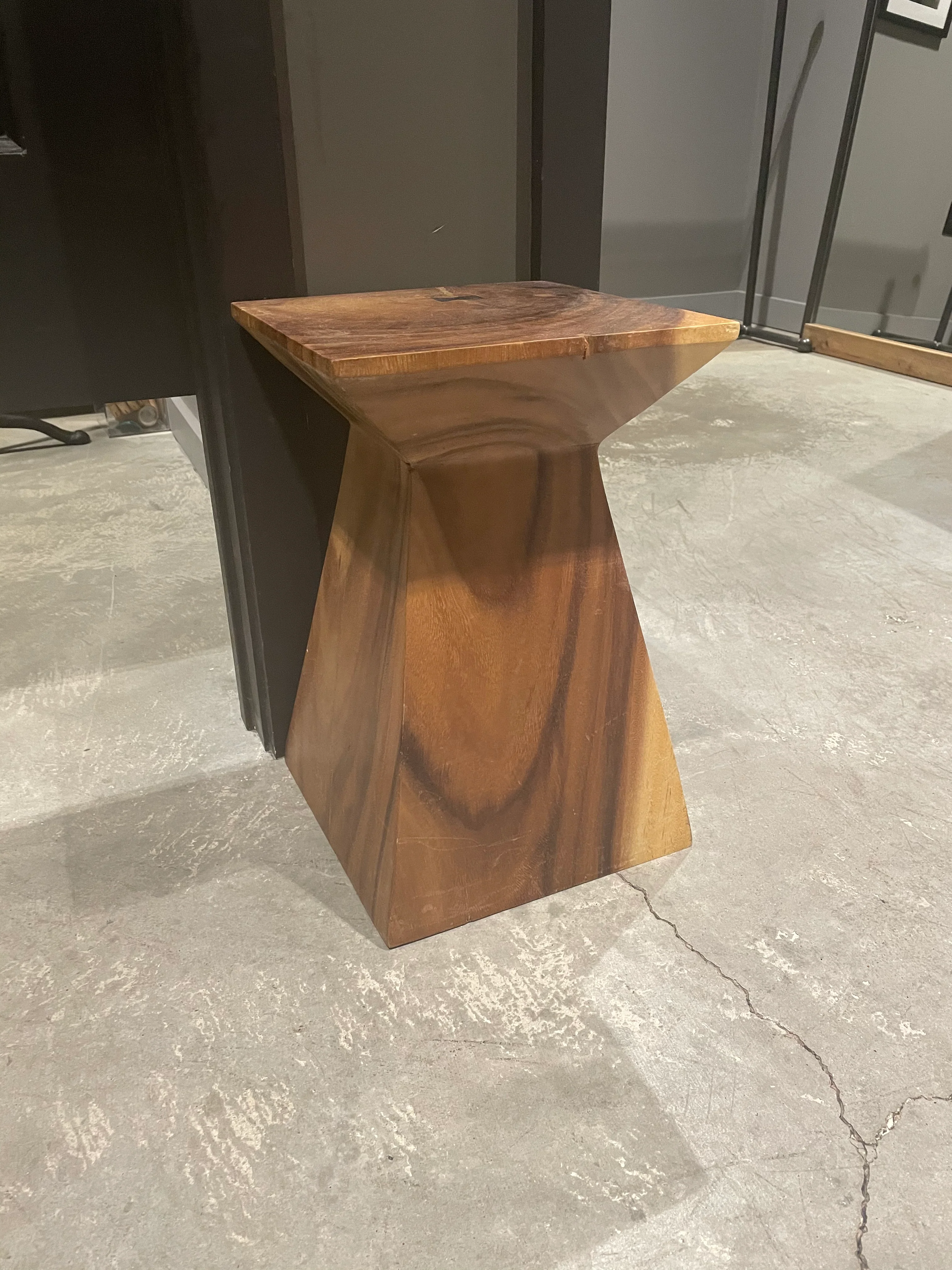 DNS 5 - Side Table