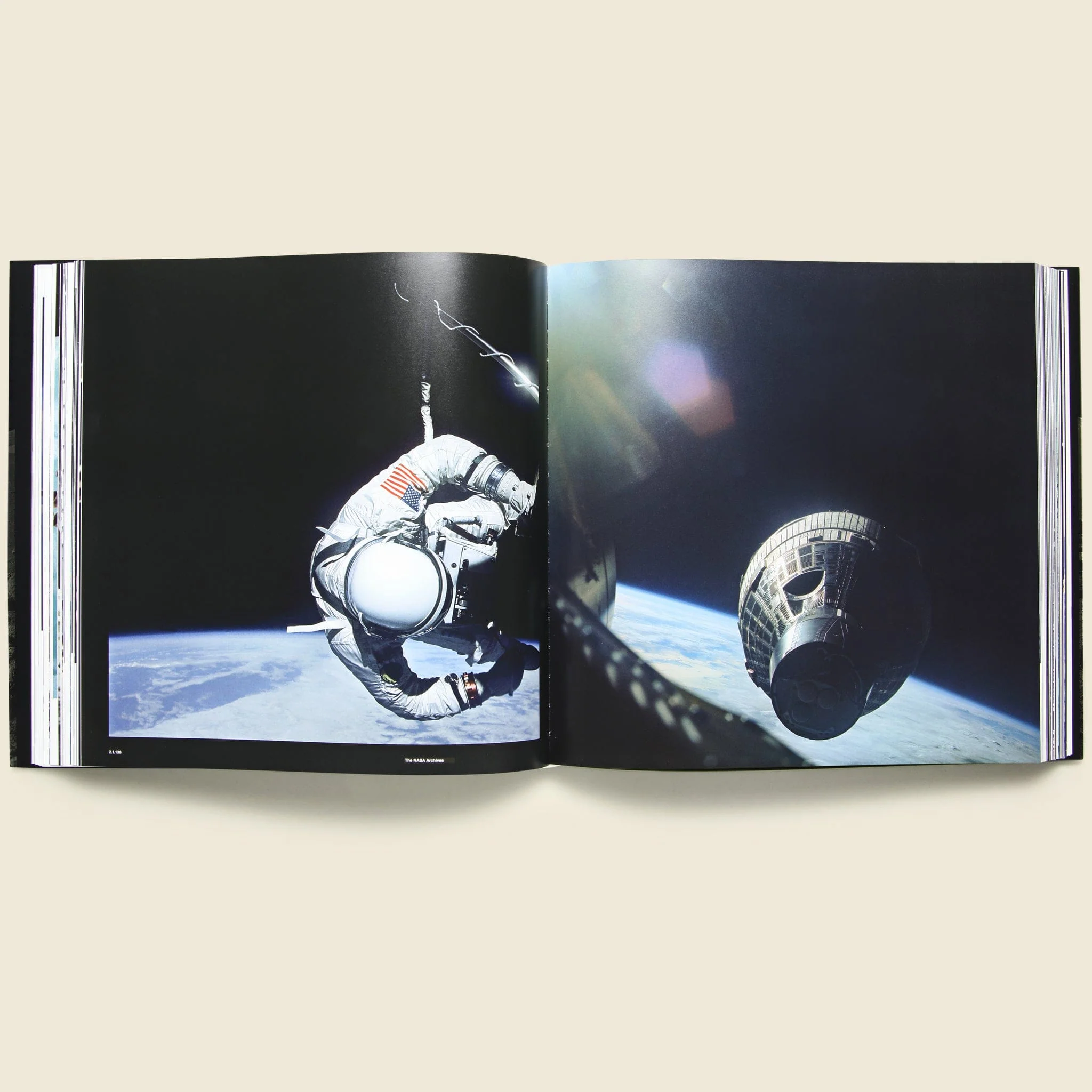 The NASA Archives: 60 Years in Space (Gold Edition) - Image 4